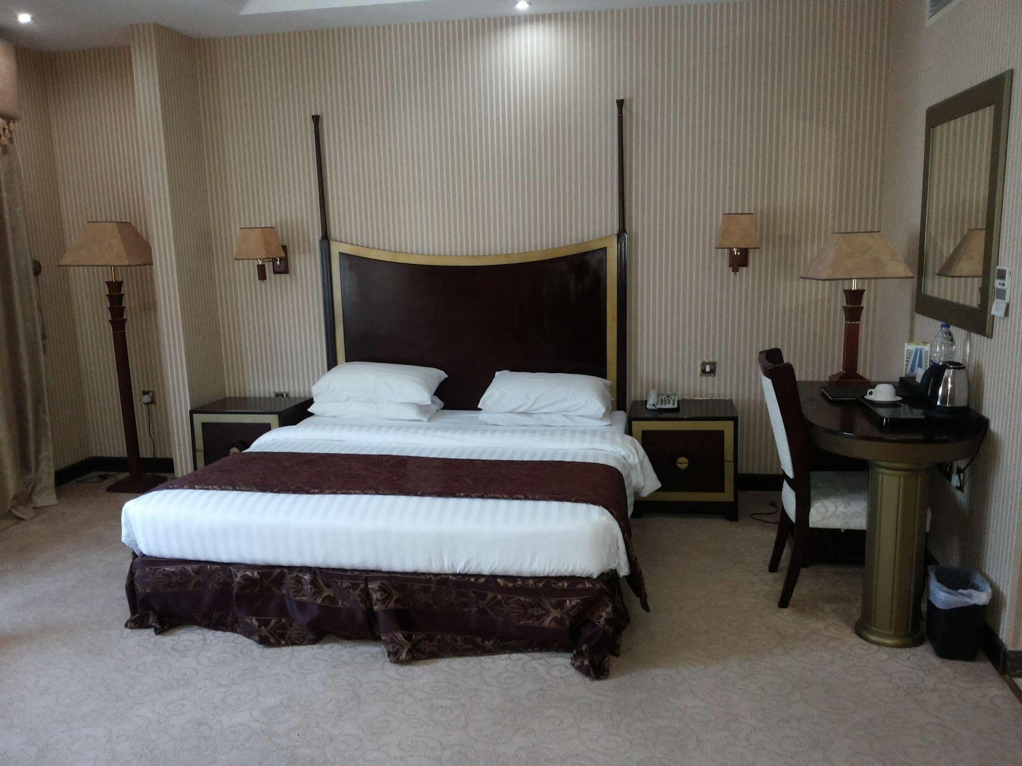 Tourist Hotel Doha Extérieur photo